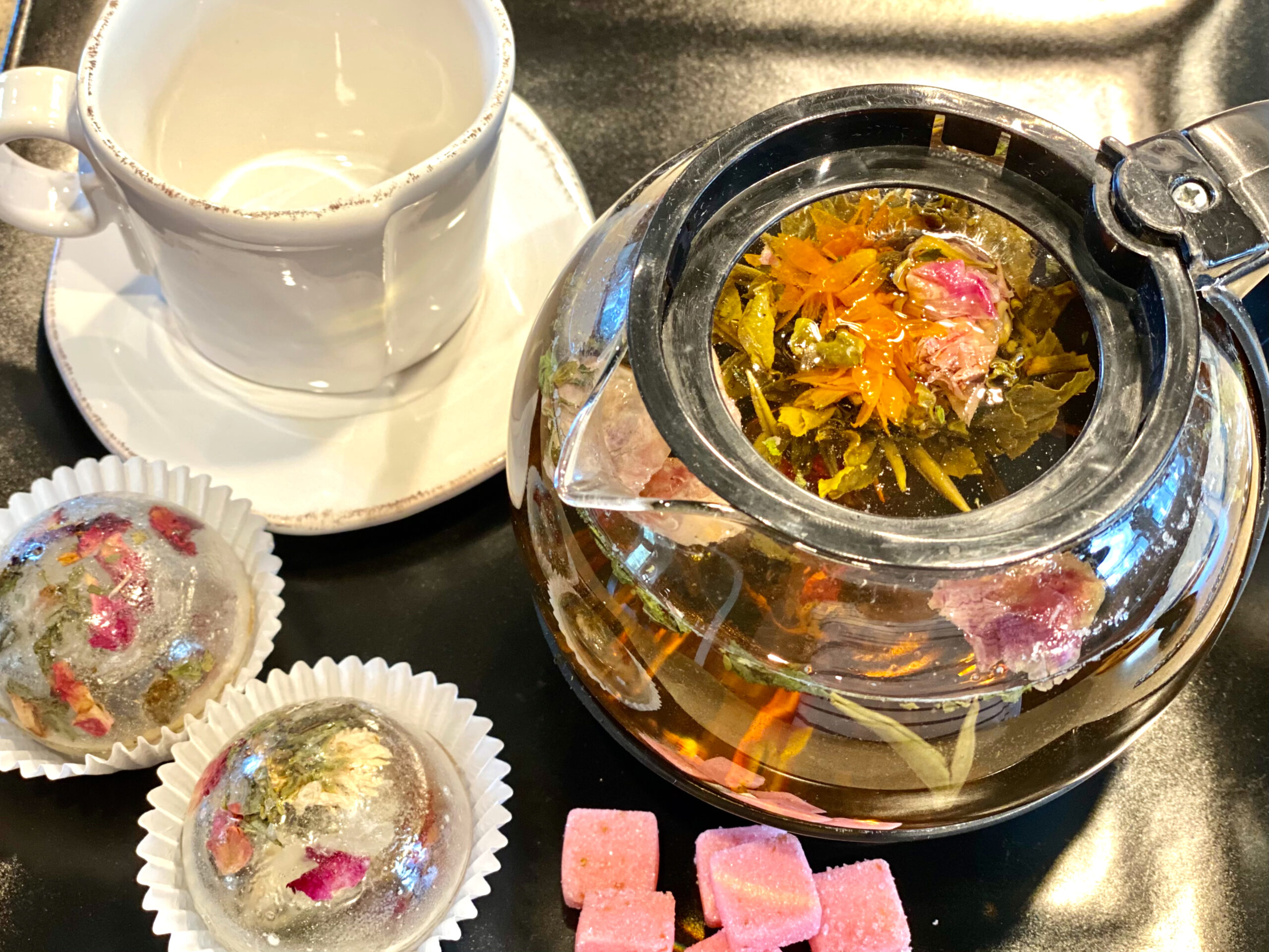 Blossom Flowering Tea Set – 4 Assorted Tea Bombs with Teapot